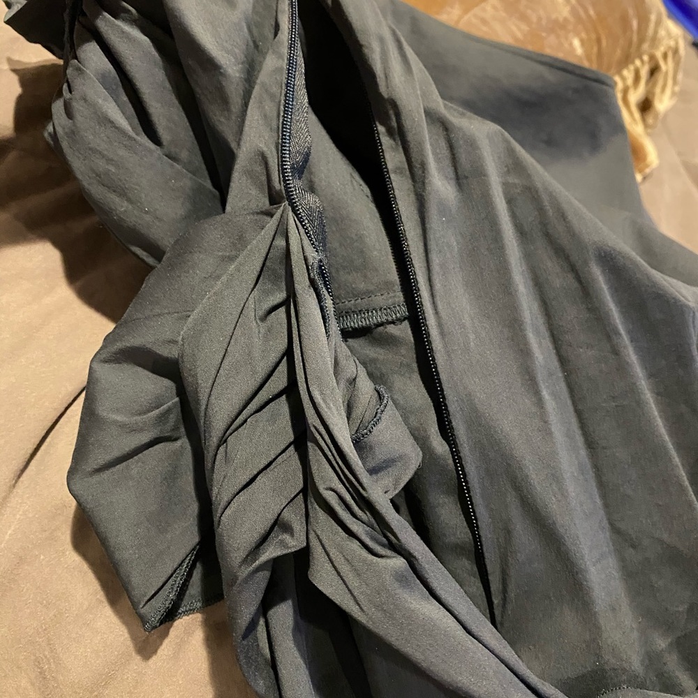 🛼 BCBGMAXAZRIA 🛼 Navy Blouse - Picture 5 of 6